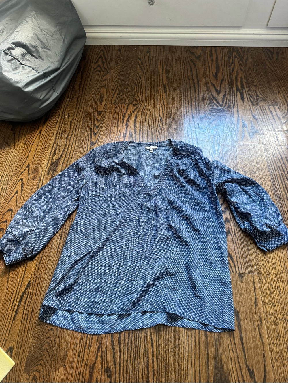 Women's Blue Textured V-Neck Blouse - Lightweight 3/4 Sleeve